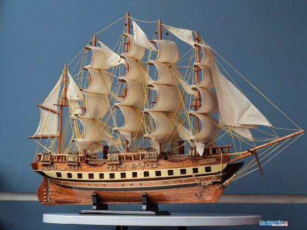 Mô hình thuyền buồm phong thủy France II gỗ đỏ 1.2m - Quà tặng doanh nghiệp cao cấp
