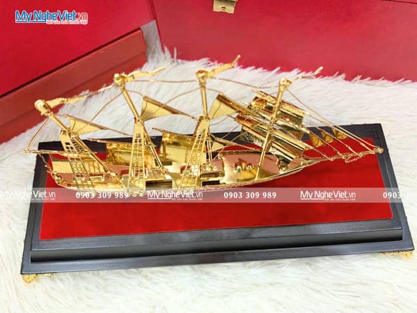 Mô Hình thuyền dát vàng 24k