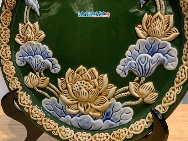 Tranh đĩa gốm Bát Tràng hoa sen xanh đắp nổi - Quà sang trọng