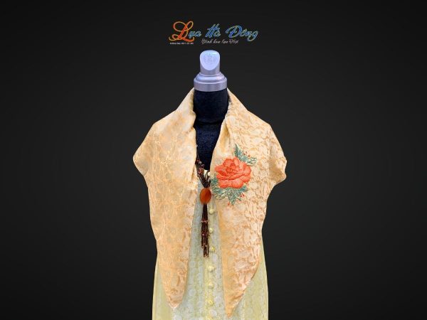 Khăn lụa vuông thêu tay đuôi công vàng đồng MNV-LNL8585/7