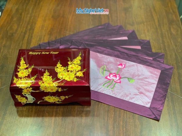 Bộ quà tặng hộp sơn mài hoa mai và bộ khăn trải bàn màu tím thêu sen CBMNV-KLTB11.6 - Quà Tết Sum Vầy
