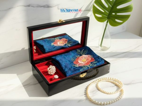 Quà Tặng Hộp Sơn Mài Đồng Quê & Khăn Lụa Thêu Hoa CBMNV-LNL45180.1