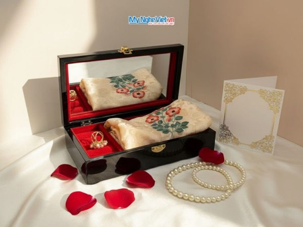 Quà Tặng Hộp Sơn Mài Đồng Quê & Khăn Lụa Thêu Hoa CBMNV-LNL45180.2