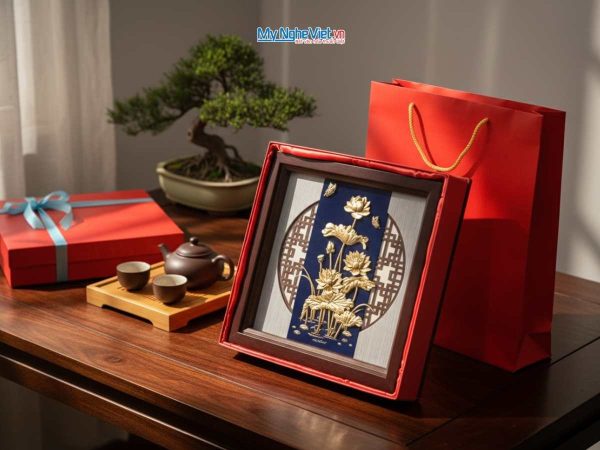 Tranh dát vàng hoa sen - Mạ vàng 24K TD33